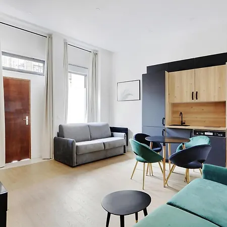 Off Majesti In Marais - Rue Du Petit Musc *